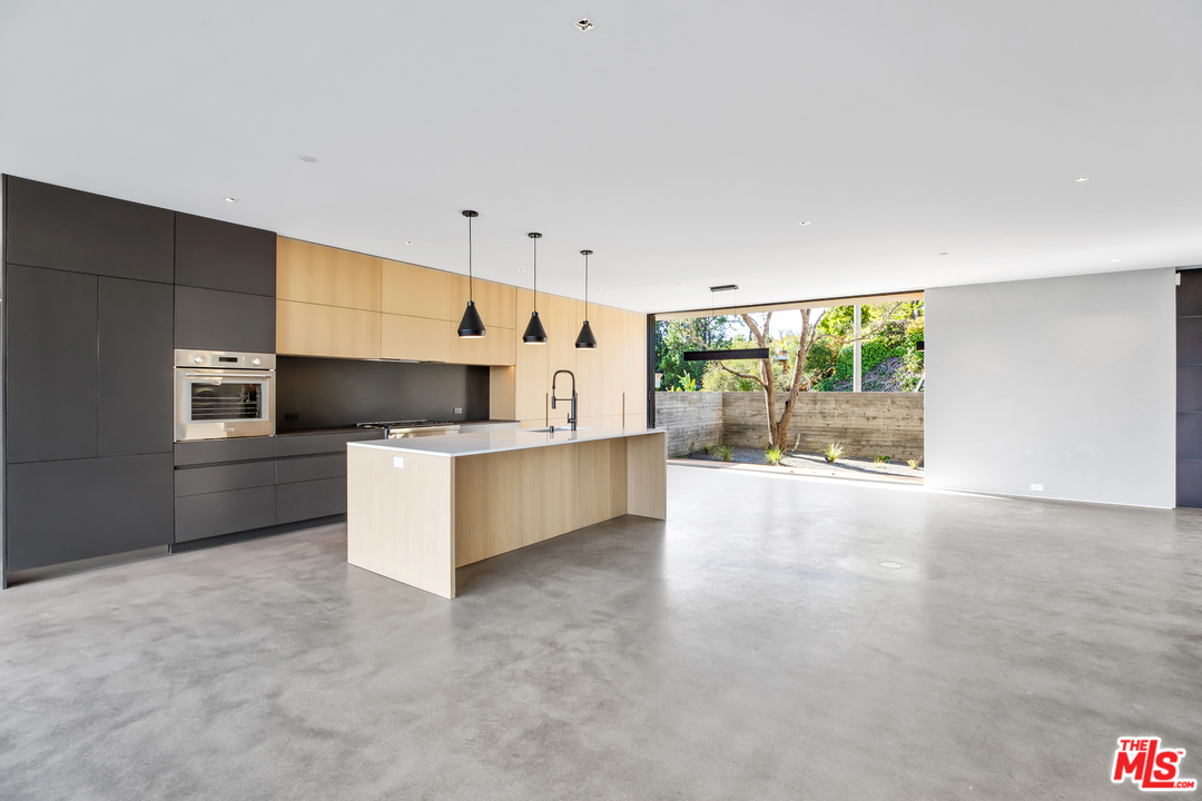 1448 Stradella Road Los Angeles, CA 90077 - Photo 10 of 49