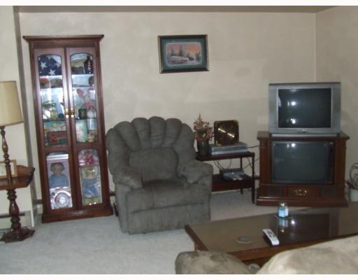 283 Wyant Road Kittanning, PA 16201 - Photo 4 of 8 Living Room.