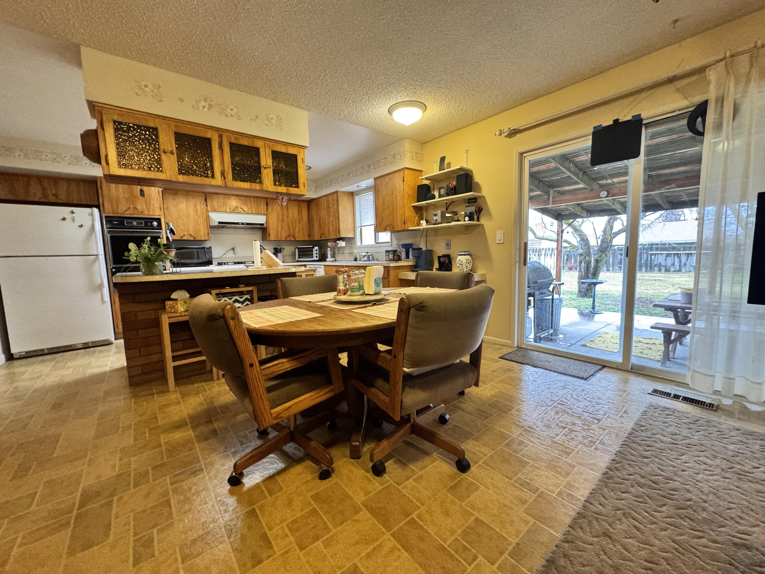 3312 Patterson Street Klamath Falls, OR 97603 - Photo 15 of 43