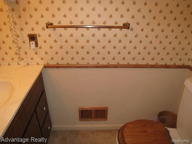 32440 Woody Road Fraser, MI 48026 - Photo 14 of 15 Half bath.jpg