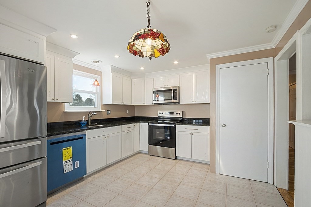 55 Foley Road Marlborough, MA 01752 - Photo 3 of 16 Gallery Image 3
