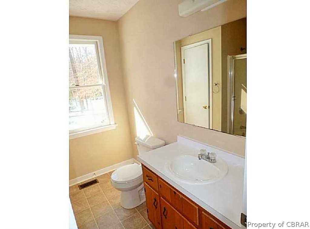 7897 Dutton Road Gloucester, VA 23061 - Photo 3 of 10 Gallery Image 3