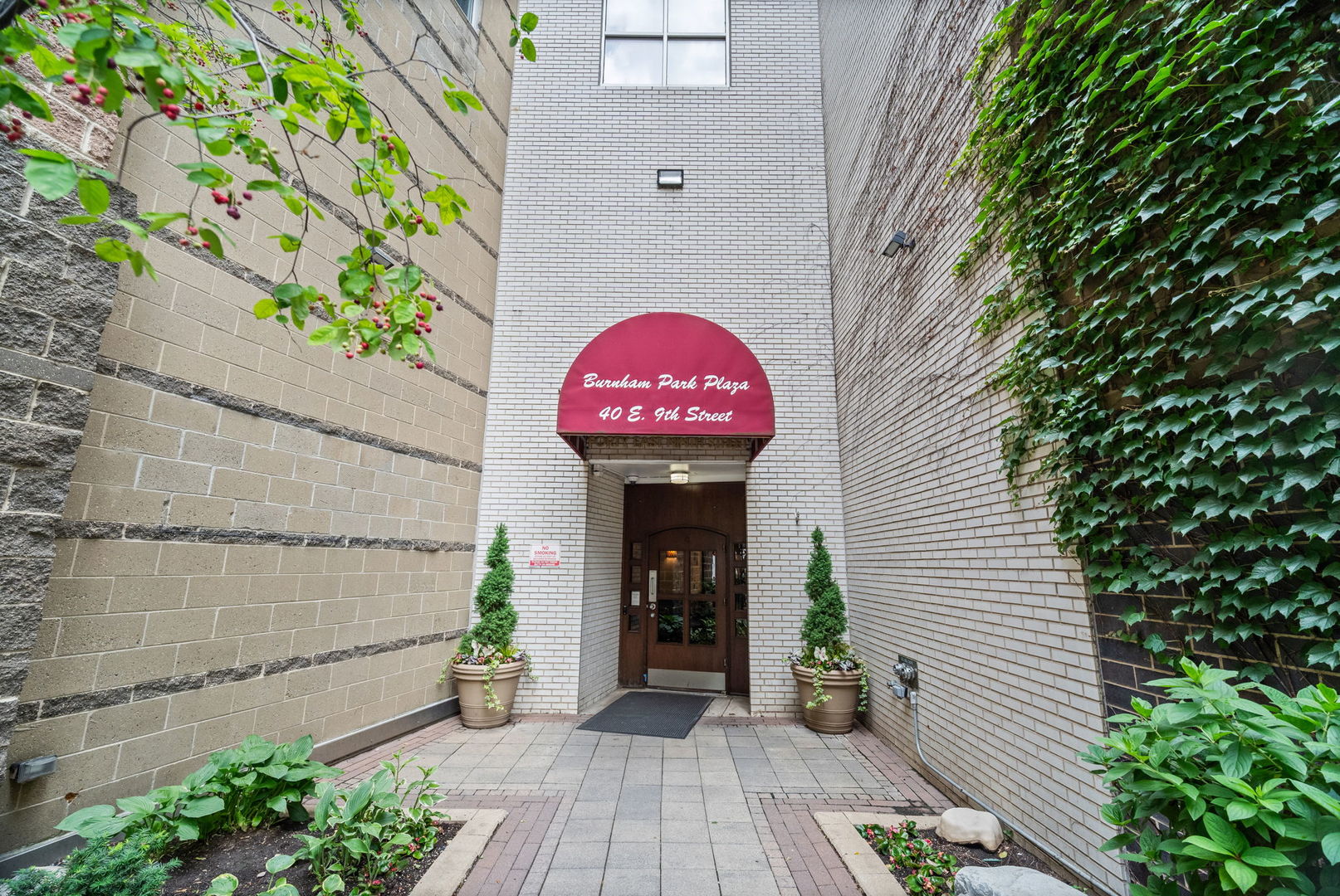 40 East 9th Street, Unit 1907 Chicago, IL 60605 - Photo 2 of 28