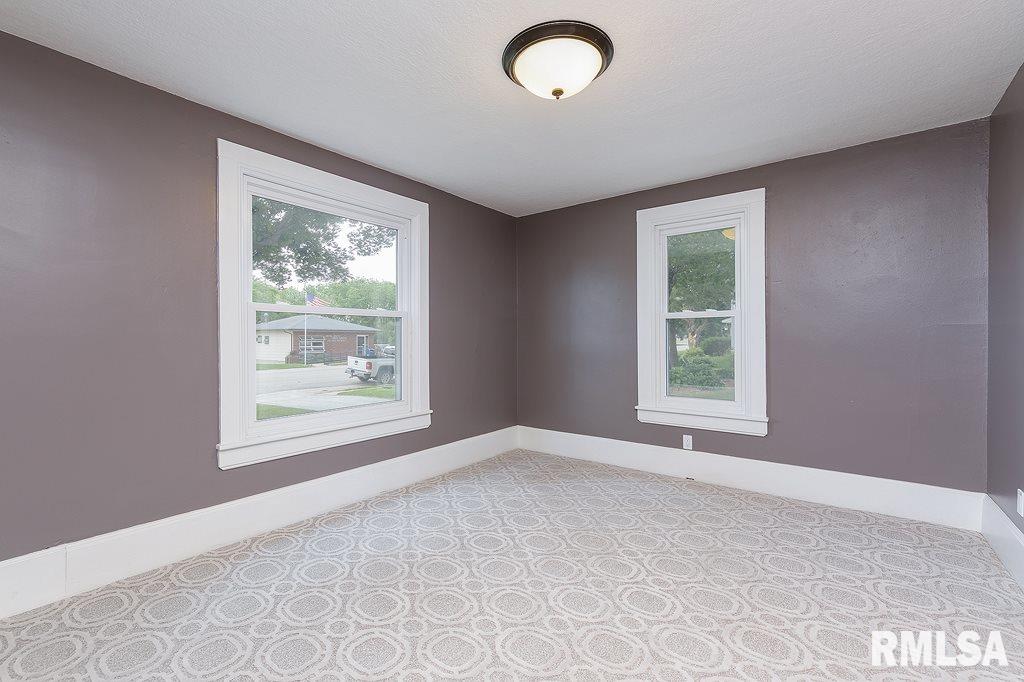 118 South 1st Street Long Grove, IA 52756 - Photo 11 of 24