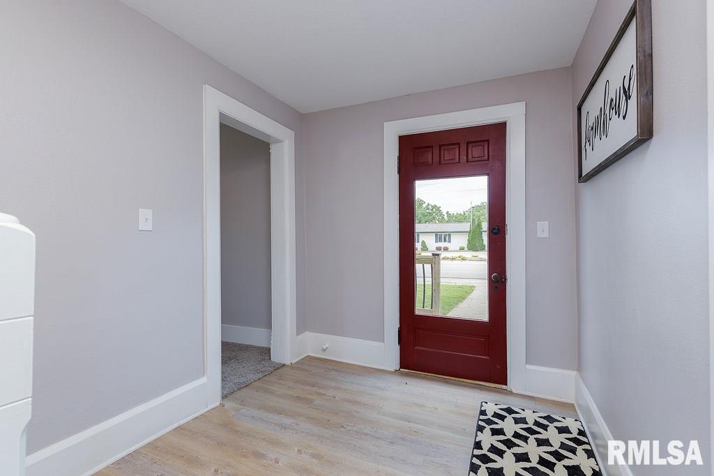 118 South 1st Street Long Grove, IA 52756 - Photo 2 of 24
