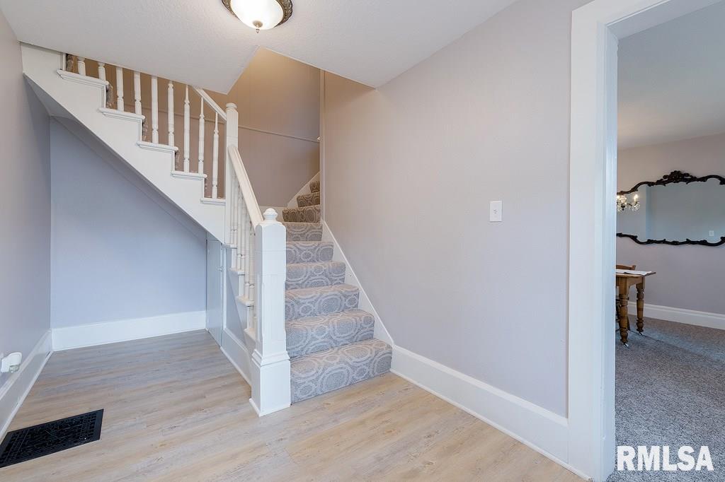 118 South 1st Street Long Grove, IA 52756 - Photo 3 of 24