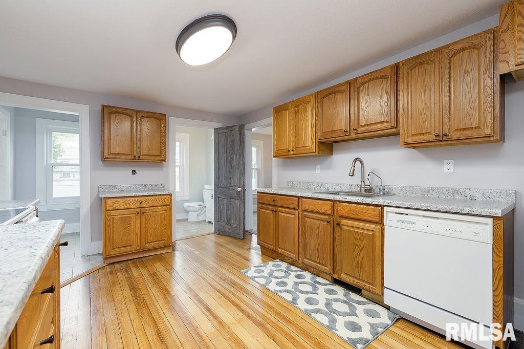 118 South 1st Street Long Grove, IA 52756 - Photo 8 of 24