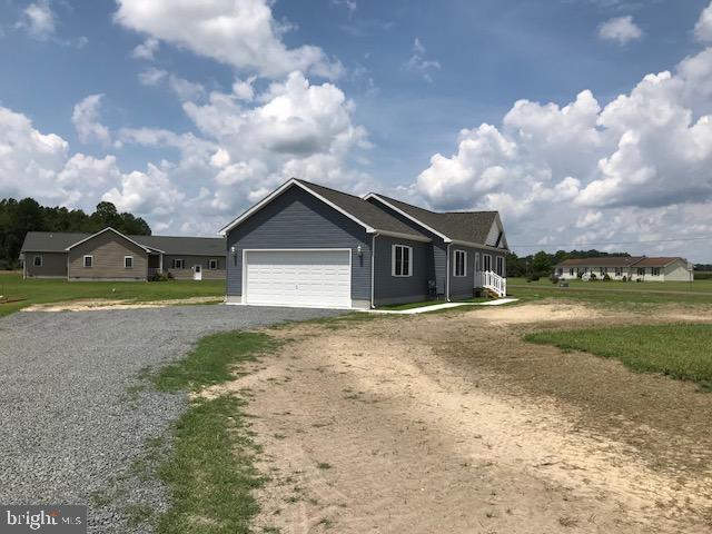 10880 North Old State Road Ellendale, DE 19941 - Photo 3 of 30 side garage entrance