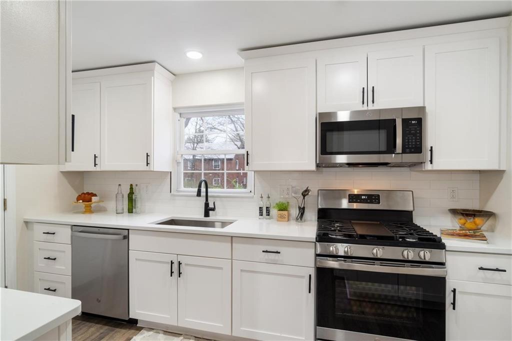 2370 Collins Road Pittsburgh, PA 15235 - Photo 13 of 28 Gallery Image 13