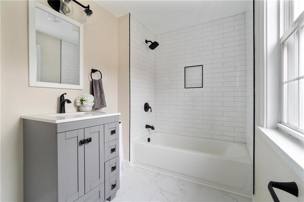 2370 Collins Road Pittsburgh, PA 15235 - Photo 24 of 28 Gallery Image 24
