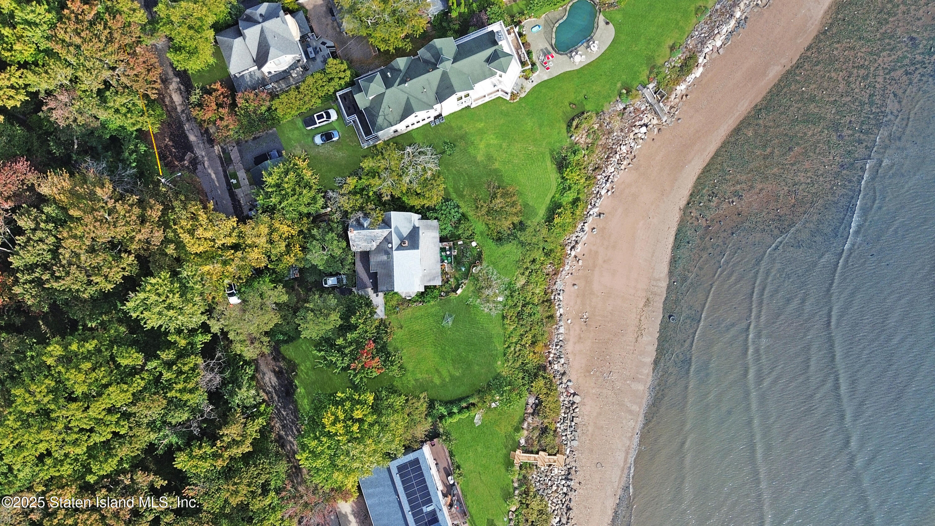 40 Yeomalt Avenue Staten Island, NY 10312 - Photo 2 of 7 a view of a garden with plants