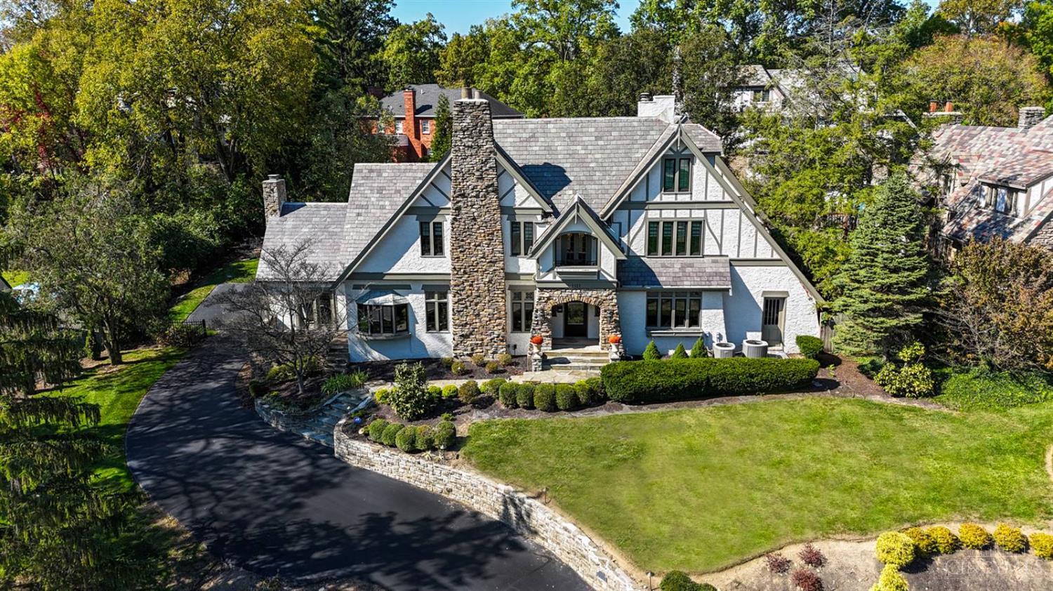 1121 Edwards Road Cincinnati, OH 45208 - Photo 2 of 11 Gallery Image 2