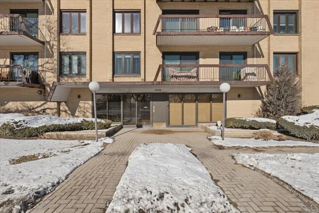 $345,000 | 7710 Dempster Street, Unit 404, Morton Grove, IL 60053