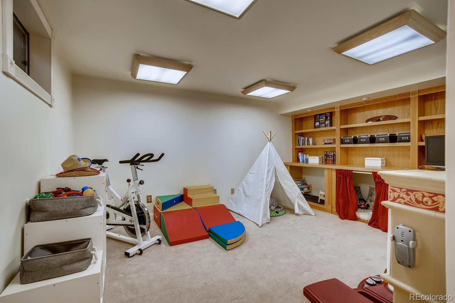 1894 La Quinta Circle Evergreen, CO 80439 - Photo 28 of 36 a room with gym equipment