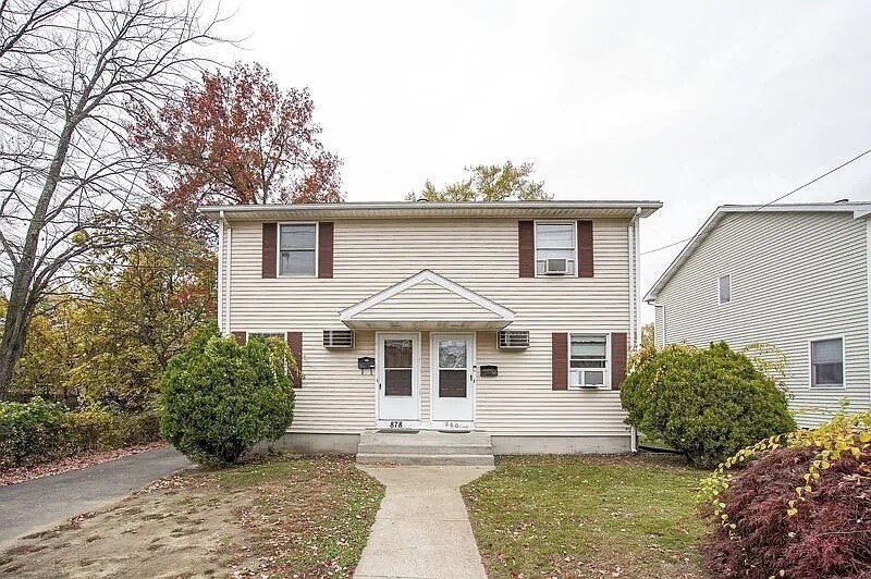 878-880 St James Avenue Springfield, MA 01104 - Photo 17 of 17 front view of a house with yard