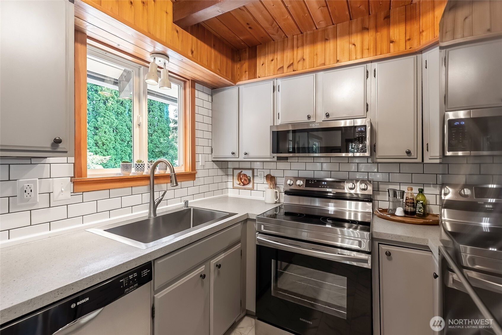 8243 Chilliwack Road Blaine, WA 98230 - Photo 16 of 40 Gallery Image 16