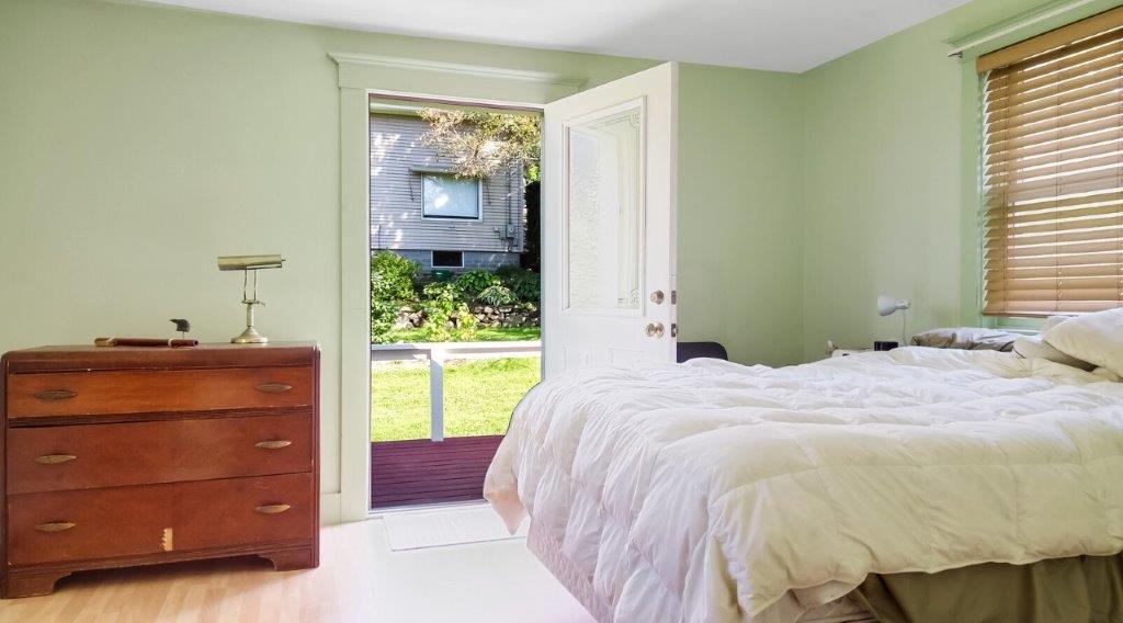 280 Main Street Winthrop, ME 04364 - Photo 18 of 21 18 Large bedroom for in-law apartment
