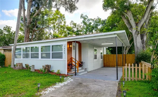 a view of a house with backyard porch and garden