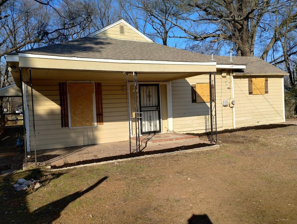 3758 Elliston Road Memphis, TN 38111 - Photo 1 of 6 View of front of property with covered porch