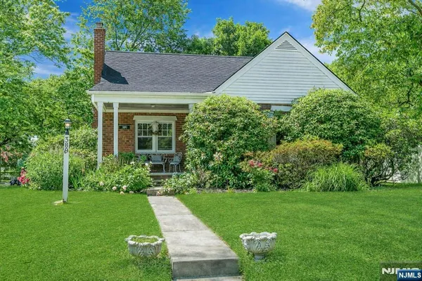 $799,000 | 389 Bergen Boulevard, Oradell, NJ 07649