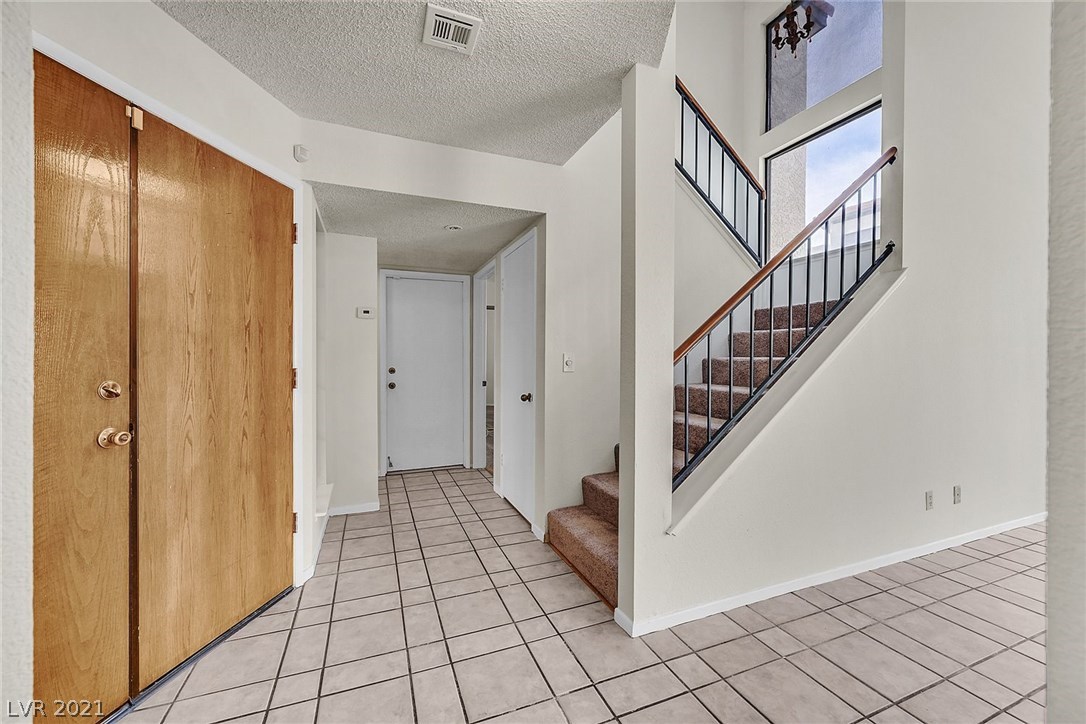 6560 West Beacon Road Las Vegas, NV 89108 - Photo 3 of 25 Gallery Image 3