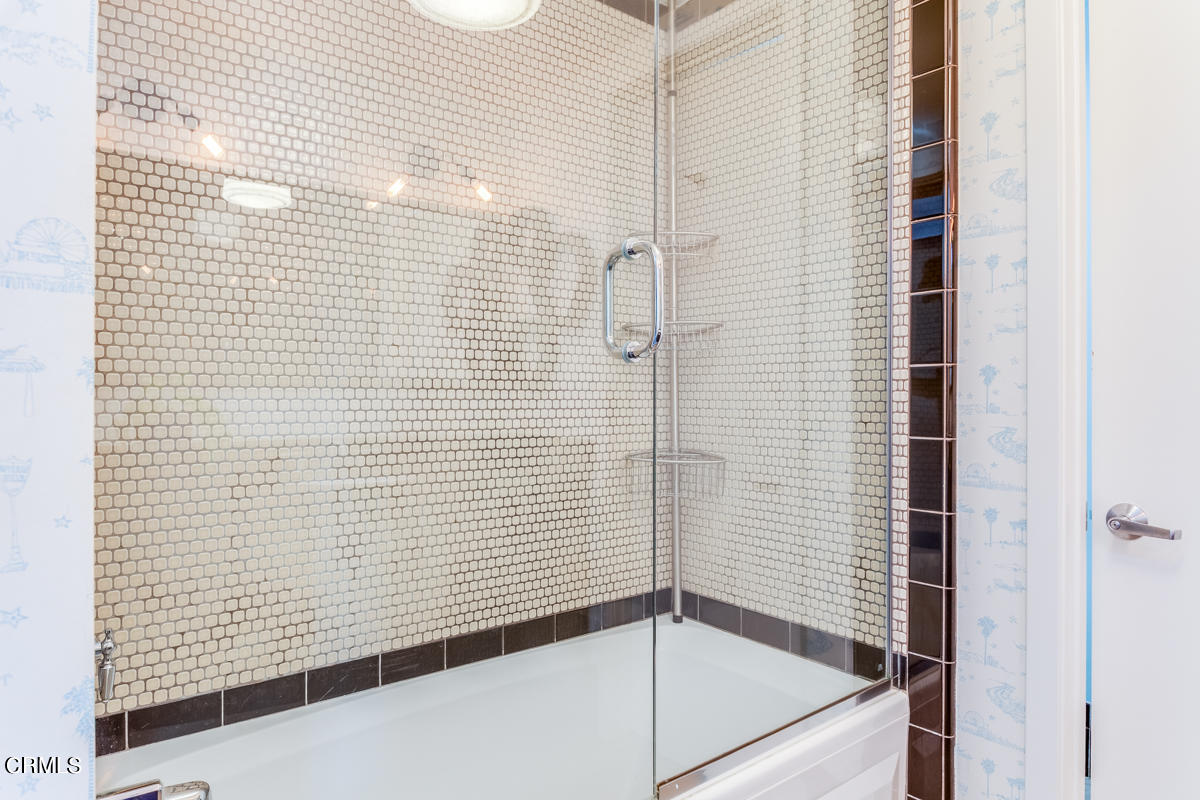 4111 Sunset Boulevard, Unit 225 Los Angeles, CA 90029 - Photo 22 of 42 MLS-36