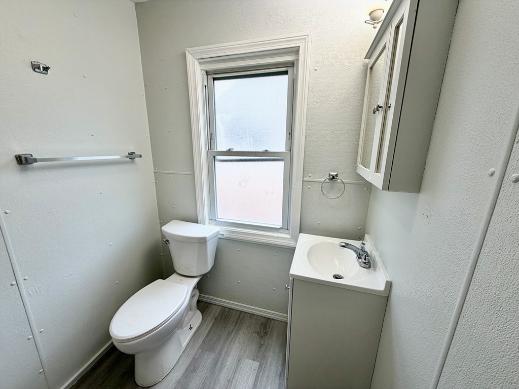 27 Loring Street Springfield, MA 01105 - Photo 7 of 29