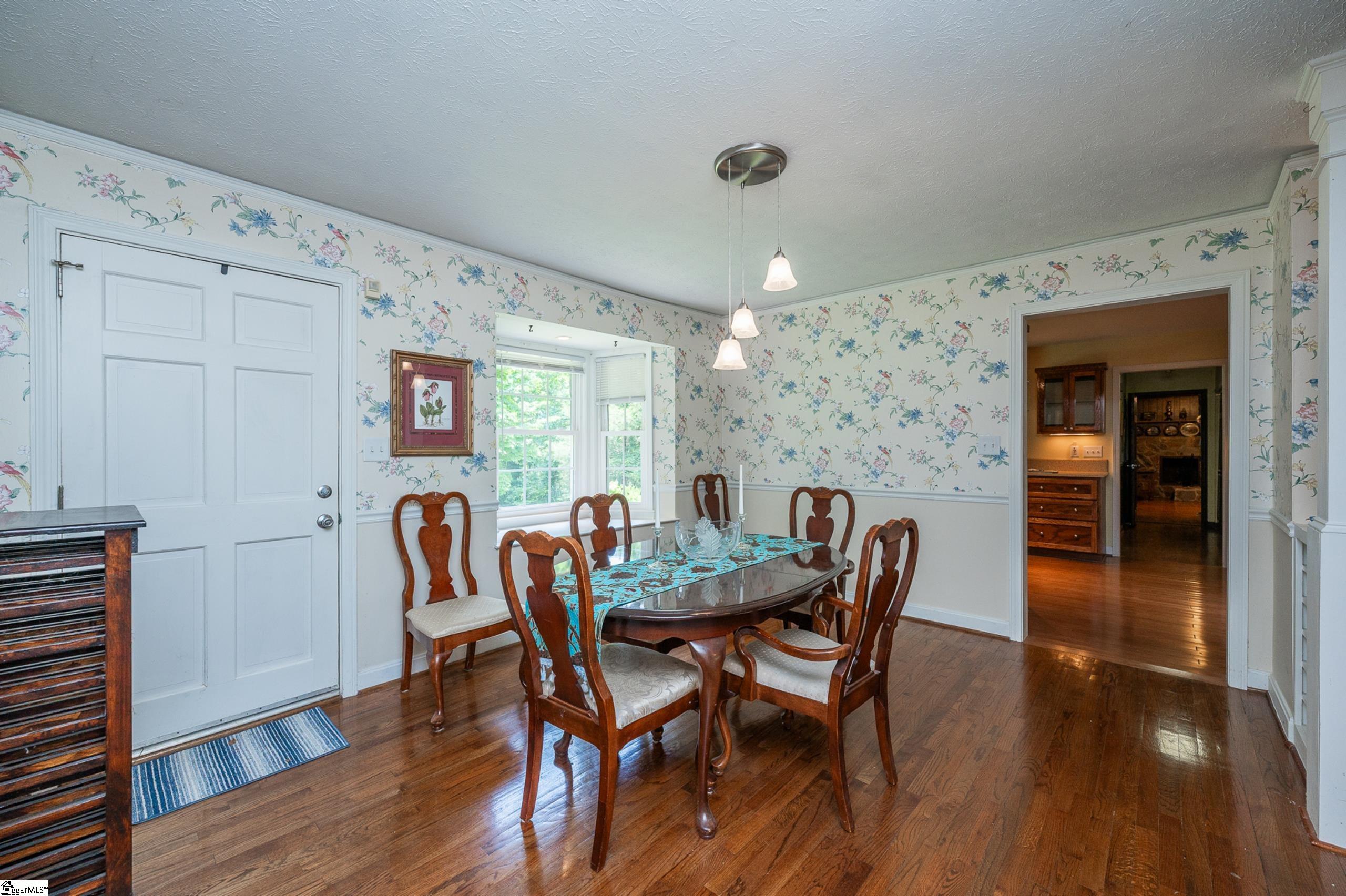 116 Sycamore Drive Marietta, SC 29661 - Photo 3 of 37