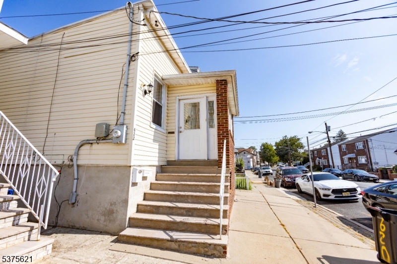 622 North 9th Street Newark, NJ 07107 - Photo 21 of 24 a view of a building with car parked
