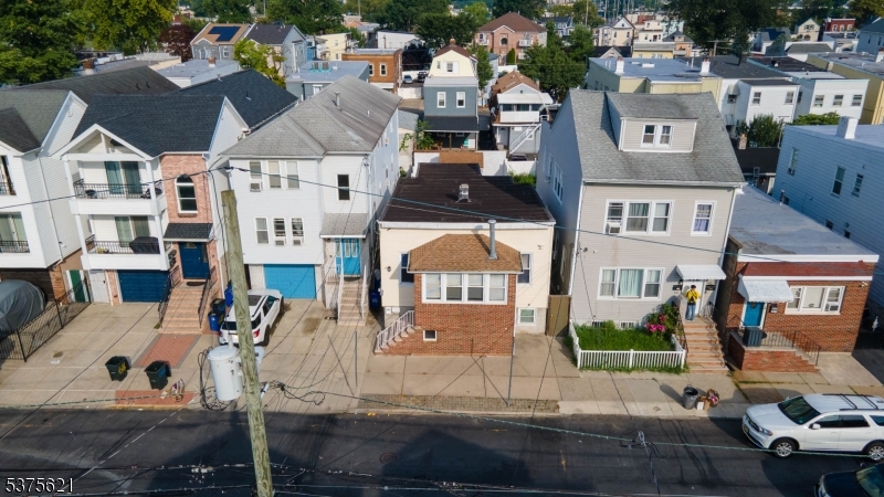622 North 9th Street Newark, NJ 07107 - Photo 22 of 24 a view of multiple houses with a city street