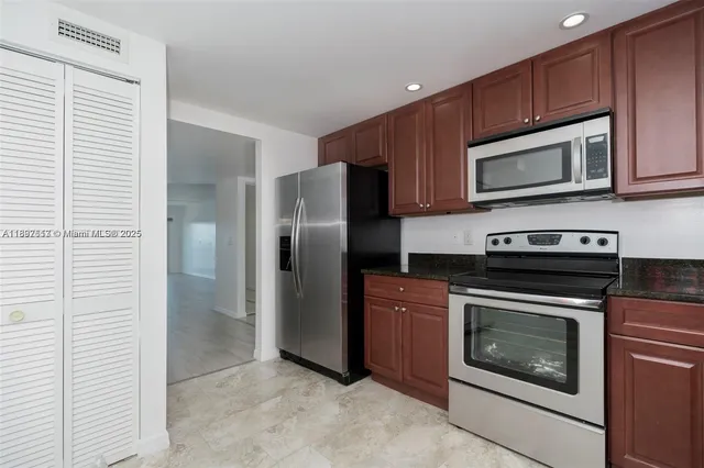 $2,600 | 801 Lake Shore Drive, Unit 502, Lake Park, FL 33403