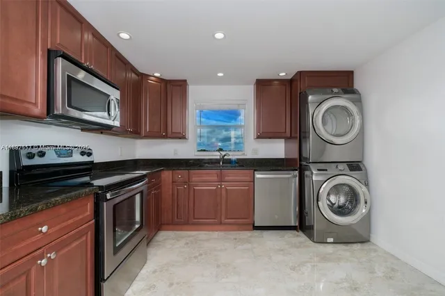 $2,600 | 801 Lake Shore Drive, Unit 502, Lake Park, FL 33403