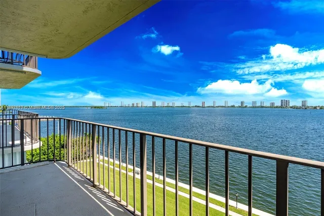 $2,600 | 801 Lake Shore Drive, Unit 502, Lake Park, FL 33403