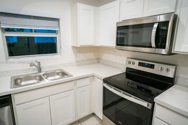 $2,300 | 137 Northeast 3rd Street, Florida City, FL 33034