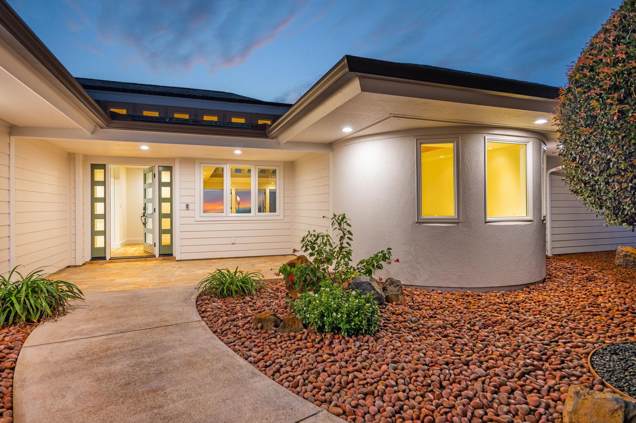 7733 Kula Highway Kula, HI 96790 - Photo 4 of 43 a front view of a house