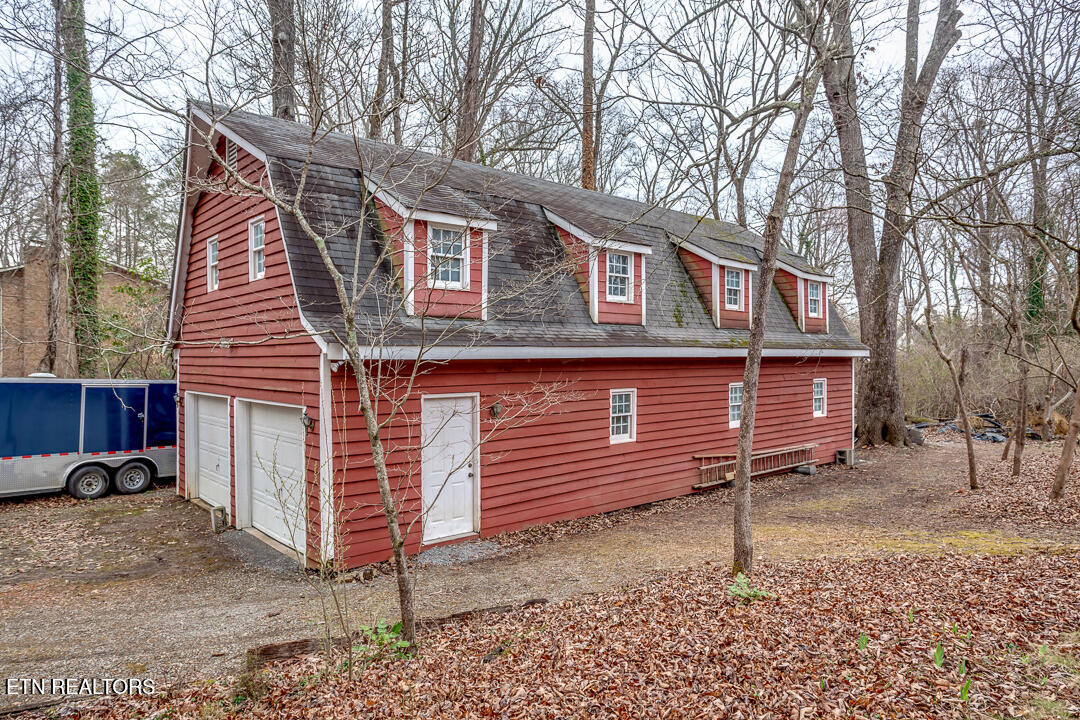 52 Deer Ridge Road Norris, TN 37828 - Photo 5 of 31 059260303-1-52DeerRidgeRdNorrisTn-Barn