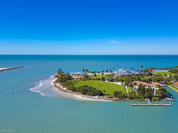 $35,000,000 | 210-220 Bay Road, Naples, FL 34102