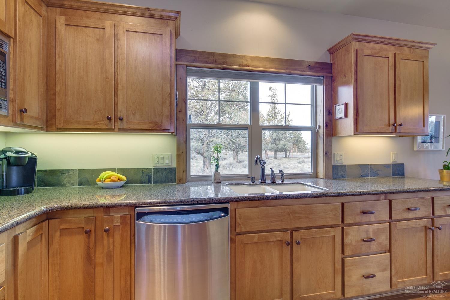200 Vista Rim Drive Redmond, OR 97756 - Photo 16 of 25 Gallery Image 16