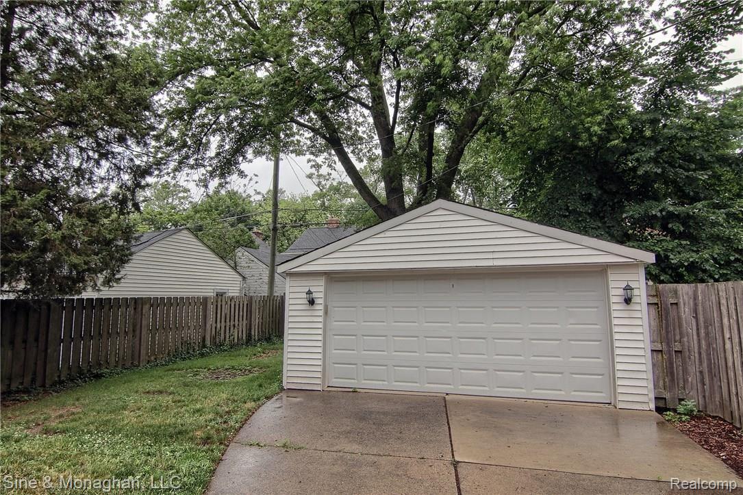304 Moran Road Grosse Pointe, MI 48236 - Photo 29 of 30 2_Car_Detached_Garage.jpg