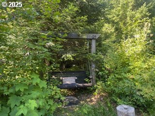 Oak Ridge Road White Salmon, WA 98672 - Photo 4 of 34 a view of outdoor space and garden