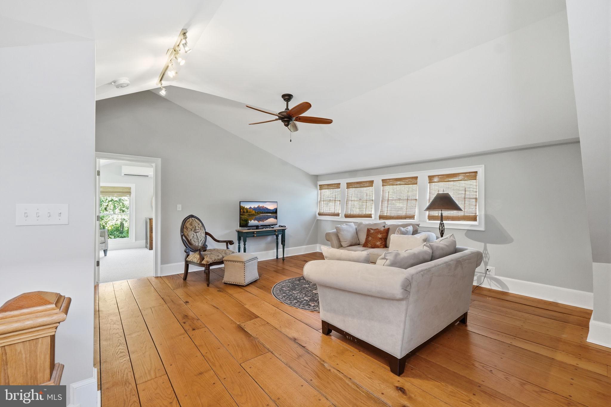 15715 Avery Road Rockville, MD 20855 - Photo 29 of 116 In Law Suite - living room