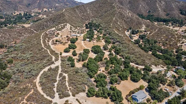 $777,000 | 39813 Calle Carona, Green Valley, CA 91390