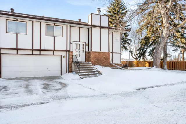 $210,000 | 2305 4th Avenue South, Moorhead, MN 56560