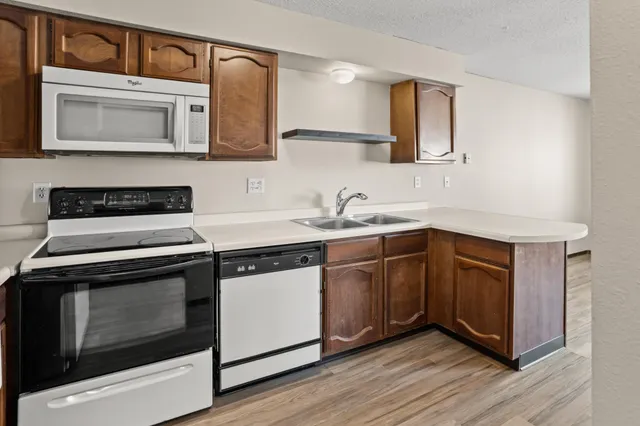 $210,000 | 2305 4th Avenue South, Moorhead, MN 56560