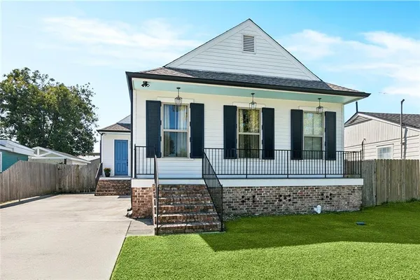 $275,000 | 7216 Claiborne Court, Arabi, LA 70032