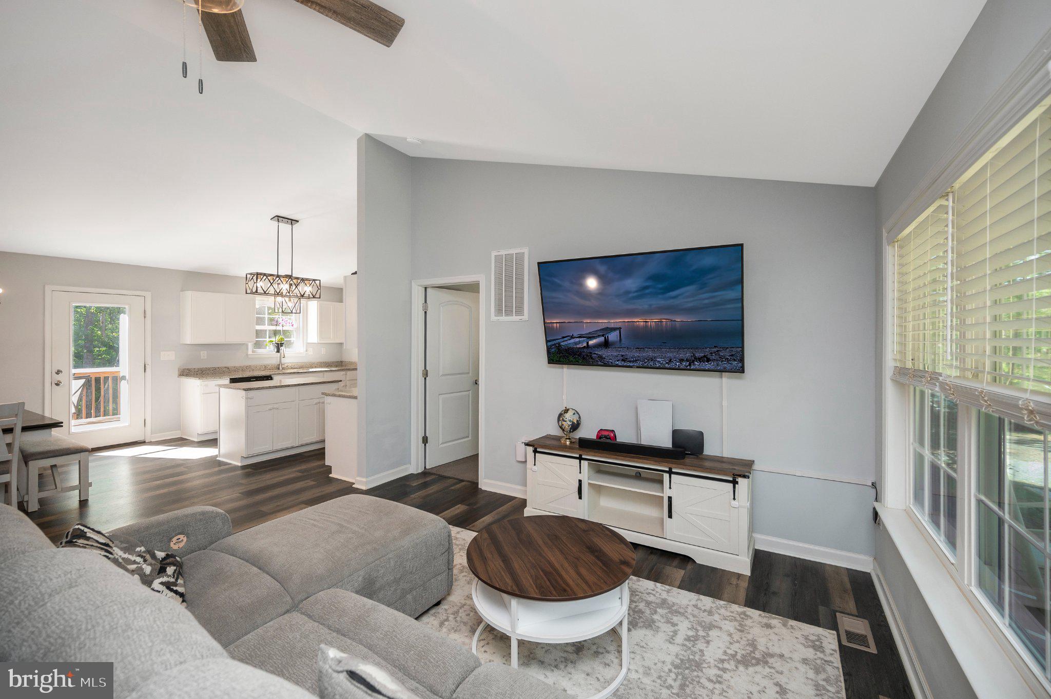 28282 Tatum Road Unionville, VA 22567 - Photo 7 of 52 Modern living space with serene views.