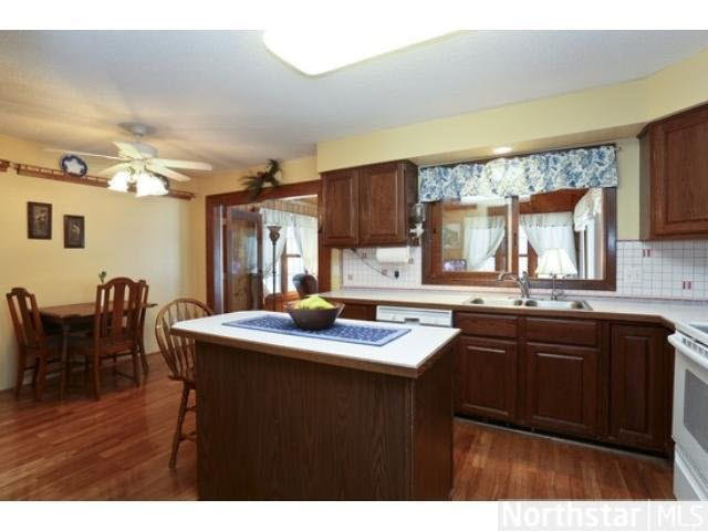 7711 Heritage Road Eden Prairie, MN 55346 - Photo 5 of 10 Gallery Image 5