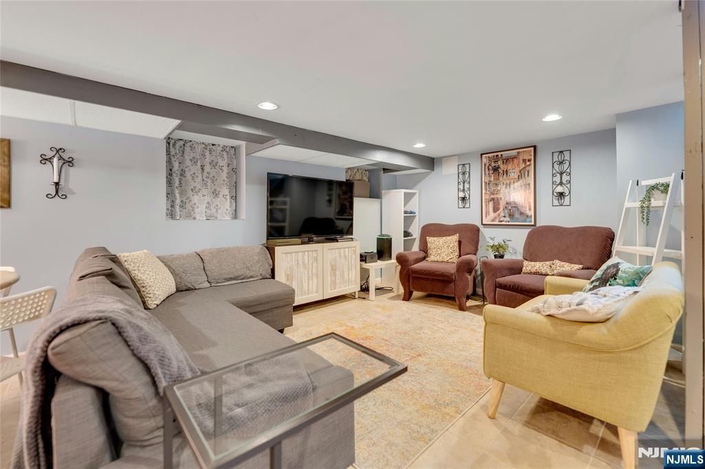 258 Ross Avenue Hackensack, NJ 07601 - Photo 38 of 43
