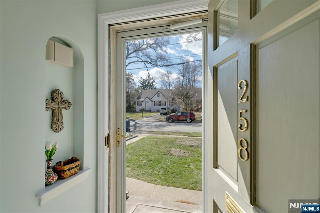 258 Ross Avenue Hackensack, NJ 07601 - Photo 8 of 43