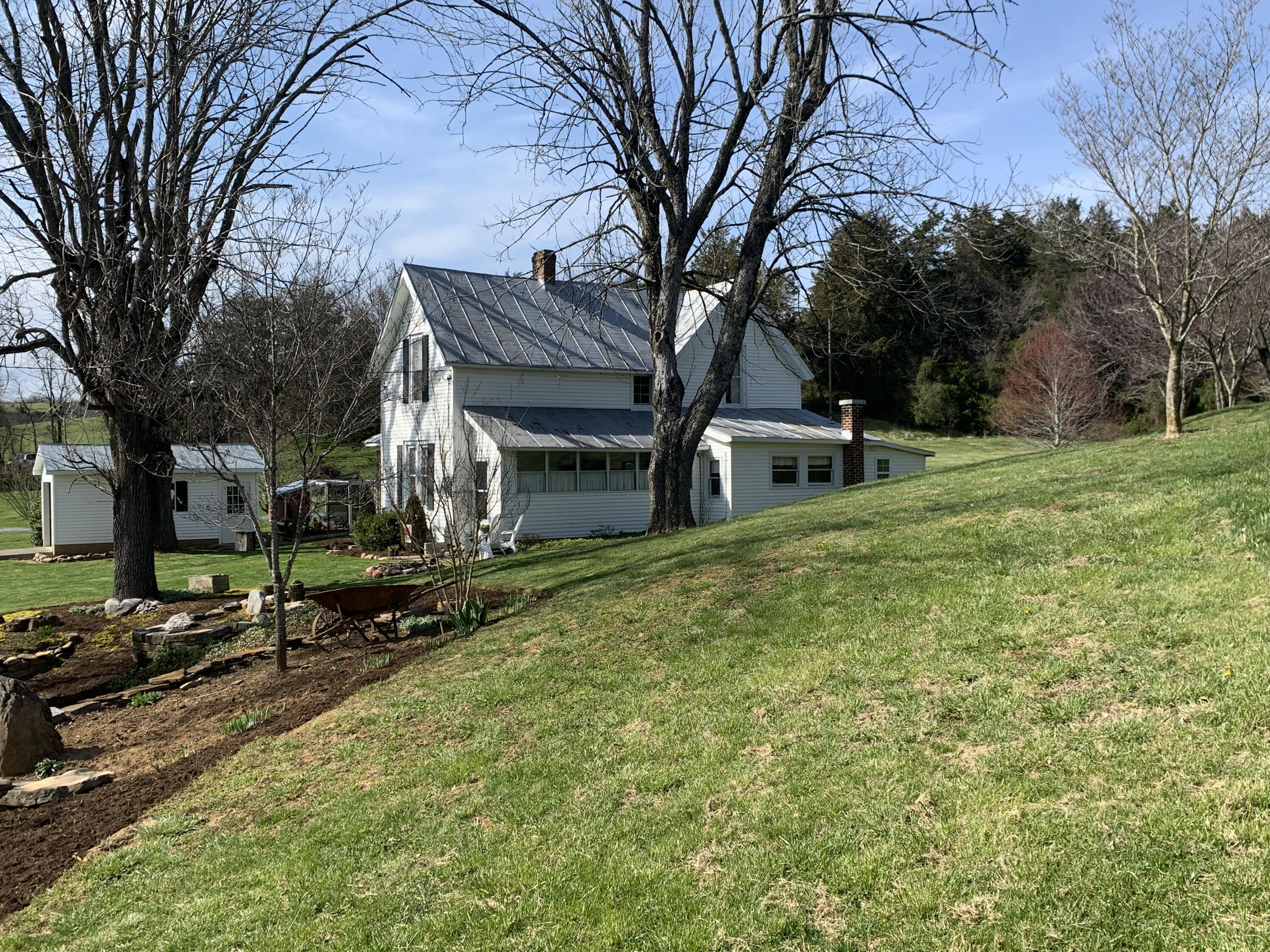 914 Prease Road Buchanan, VA 24066 - Photo 11 of 23 side of house